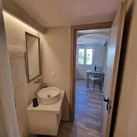 Apartment Sofia's Cozy Traditional Downtown Naxos City