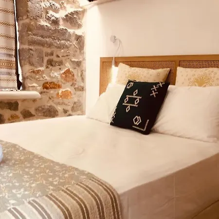 Apartment Sofia's Cozy Traditional Downtown Naxos City